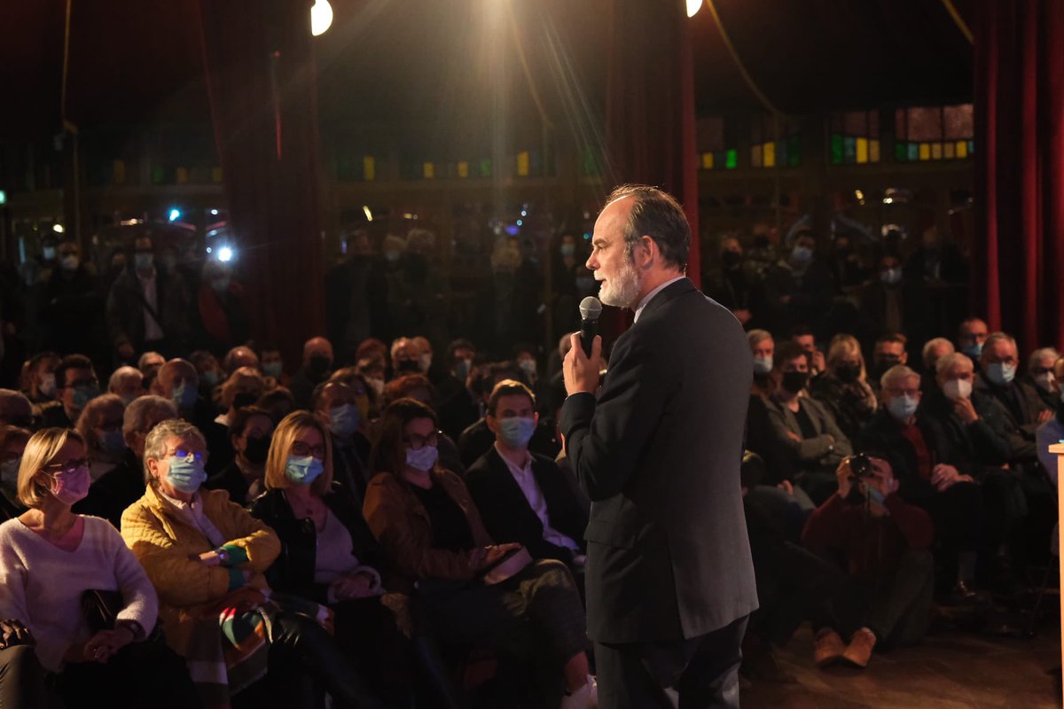HorizonsLeParti's tweet photo. 🔵⚪ "On est extrêmement déterminés à prendre au sérieux nos concitoyens et notre pays. C’est ce que je vous propose de faire avec celles et ceux qui aiment leur pays et qui pensent que le débat démocratique sert l’intérêt national. C’est ça @HorizonsLeParti ." @EPhilippe_LH https://t.co/fUBjjsmTks