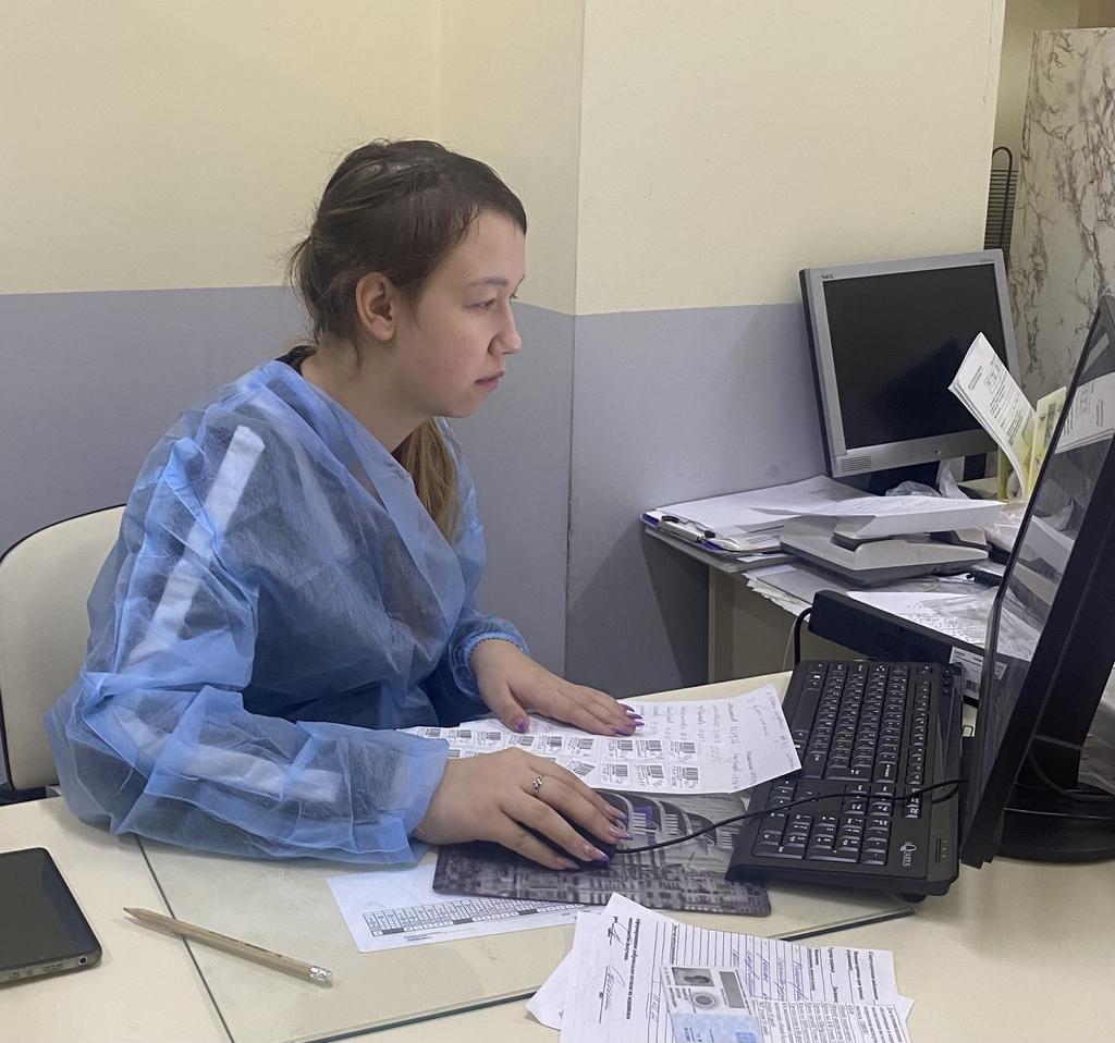Кинельская ЦБГиР мобилизует силы и средства для борьбы с короновирусной инфекцией. Студенты – волонтеры ГБПОУ "КГТ" не остались в стороне и с 28 января 2022 года встали на вахту дежурств в Кинельской ЦБГиР по оказанию помощи медицинскому персоналу в сложный и напряжённый период