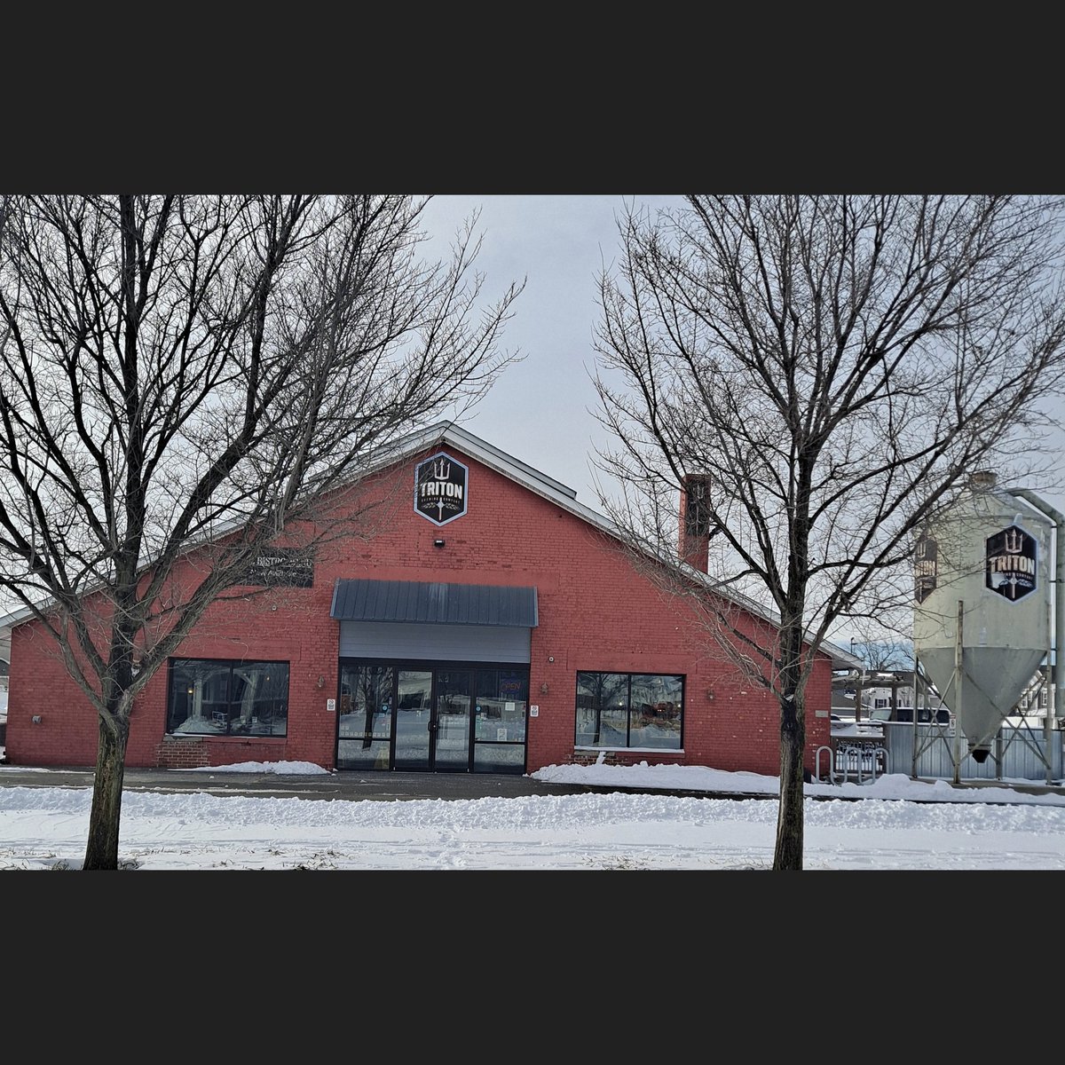 TritonBrewing's tweet photo. The snow is done. 
Lots are cleared. 
The #weekend can commence! Got your #bistro and your #beverage needs covered! Time to climb out of your #Snowforts and get things rolling! https://t.co/A3Z40IdPdg