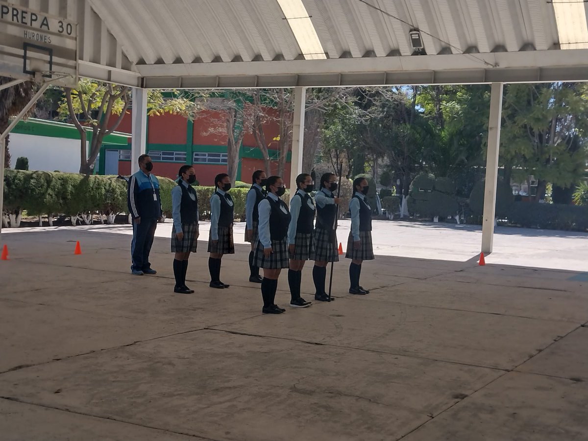 MureleyMoreno's tweet photo. Felicitamos a las alumnas de la EPO 342, por su destacada participación en el concurso de escoltas #lobos342 @israeljeronimol @zonabg50 @ProfraCoralia https://t.co/lOb2VNRFvX https://t.co/WwSNzNRdNK