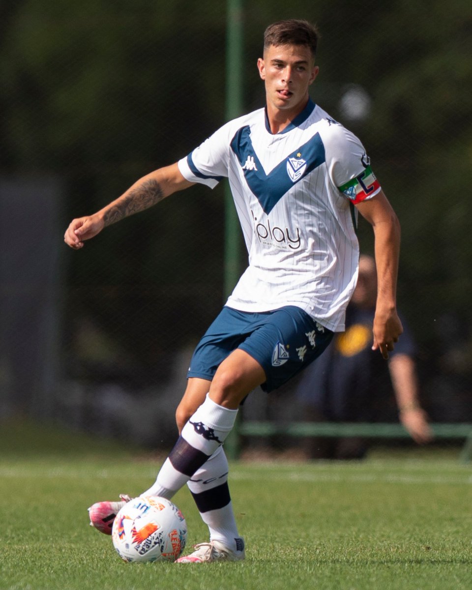Velez's tweet photo. ⚽ Valentín Gómez fue convocado a la Selección @Argentina Sub 20, de cara a los próximos entrenamientos que realizará el representativo nacional 🇦🇷

💪🏻 Primera citación para el marcador central zurdo de 18 años.

👨🏻‍💻 https://t.co/LUq3DP4zcQ https://t.co/ECImetnFpi