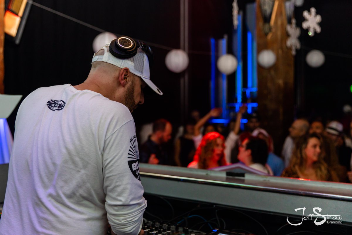 hushconcerts's tweet photo. Who's ready for @Dj_Icey and @TheJankyBarge at ICEBREAKER'S BALL tonight at @SFGreatNorthern Get on your best winter white attire and let's celebrate! #IceBreakersBall https://t.co/q2KehMczaR