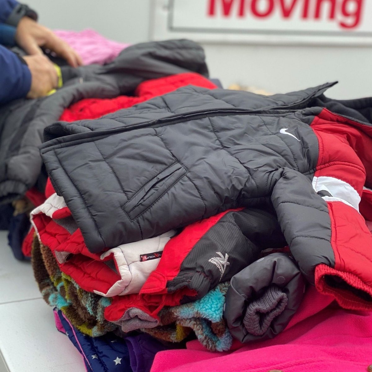 Thank you to our friends at the Alpha Beta Alpha Omega Chapter of Alpha Kappa Alpha Sorority, Inc. for coordinating a coat drive that yielded us 256 coats for our families! 🧥❤️