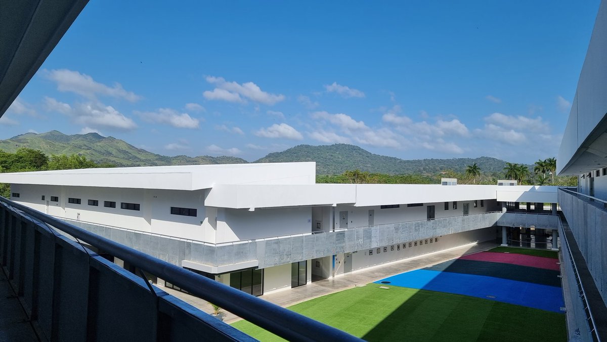 FranciaPanama's tweet image. Hoy inauguramos el nuevo edificio del #LiceoFrancés internacional de Panamá ! En presencia de la honorable ministra de Relaciones exteriores @ErikaMouynes, del representante de la AEFE y de los senadores franceses S. Cazebonne y O. Cadic.

@LfiPanama @CancilleriaPma
@aefeinfo