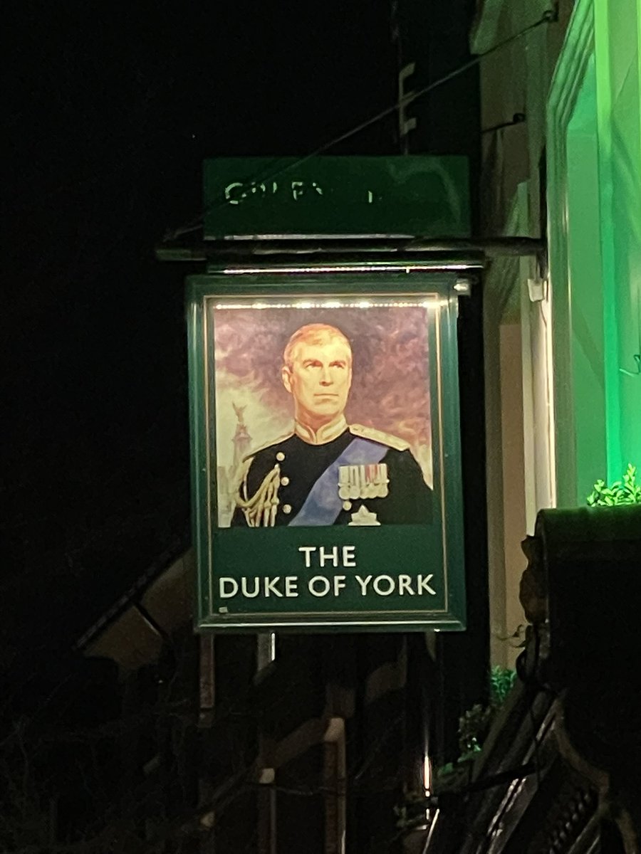 Glenn Moore (Insta: @glennrogermoore) tweet media