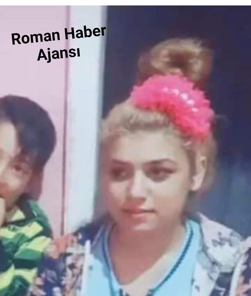 Adı Hasret Dalkoparan, gencecik bir anne, kocası tarafından başına silah ile ateş edilerek öldürüldü, üstelik 5 aylık hamileyken 2 yavru bıraktı arkasında çok üzgünüz. #KadinaSiddeteHayir #biranneoldu
<a href="/fatihportakal/">fatih portakal</a> @FOXhaber <a href="/Ahaber/">A Haber</a> <a href="/fatihaltayli/">Fatih Altayli 🔴🇹🇷</a> <a href="/AACanli/">AA Canlı</a> <a href="/dhainternet/">Demirören Haber Ajansı</a> <a href="/ihacomtr/">İhlas Haber Ajansı</a>