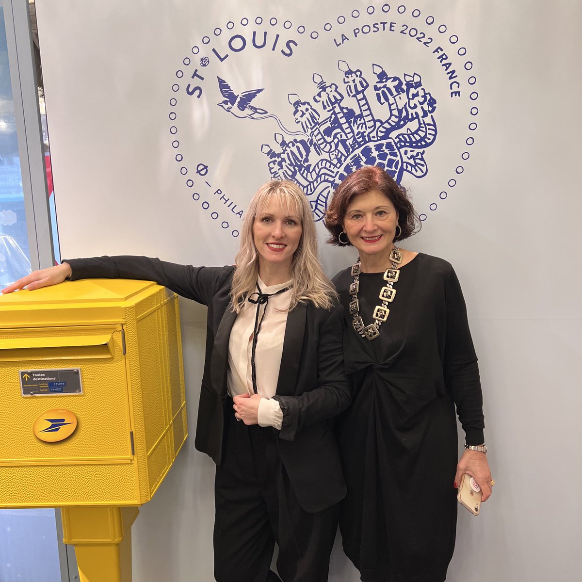 DarmonAlice's tweet photo. Ravie d’avoir pu assister à ce lancement #timbrecoeur #SaintLouisCrystal en compagnie de @CelineBeckrich ✉️💮
Merci @SGodeluck pour les explications passionnantes 🙏@hillairepatrice 🙏 https://t.co/TTdm0ZleFk