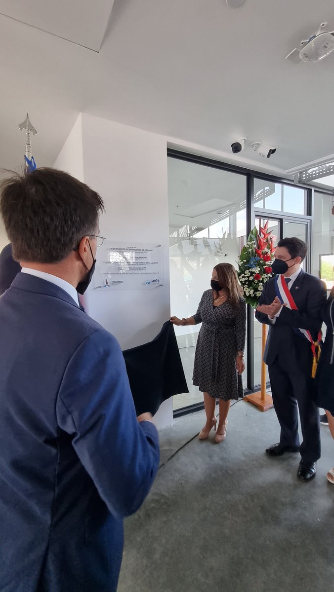 FranciaPanama's tweet image. Orgullosos de inaugurar el nuevo edifico del #LiceoFrancés de Panamá con la estimada ministra del @MeducaPma @MarujaGordaydeV, del director de la #AEFE Olivier Brochet y de los #senadores franceses S.Cazebonne y O.Cadic

@LfiPanama