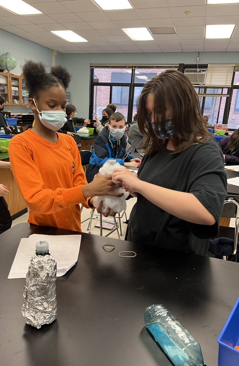Ms_Saraniero's tweet image. Engineers at work! Over 2 days, students designed and carried out their own investigations to determine which materials make the best insulators! @HowittMS #NGSS #ScienceandEngineeringPractice