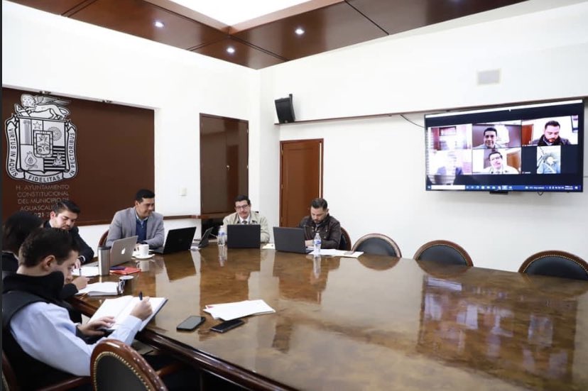 LeoMontanezC's tweet photo. Sostuve una reunión con directivos de NAIMA North American Institute for Mexican Advacement con el fin de que el @municipioags sea invitado especial del evento “México en el Corazón” realizado en Chicago durante julio y agosto con el objetivo de acercar la cultura mexicana a EUA. https://t.co/91qWnMbrSQ