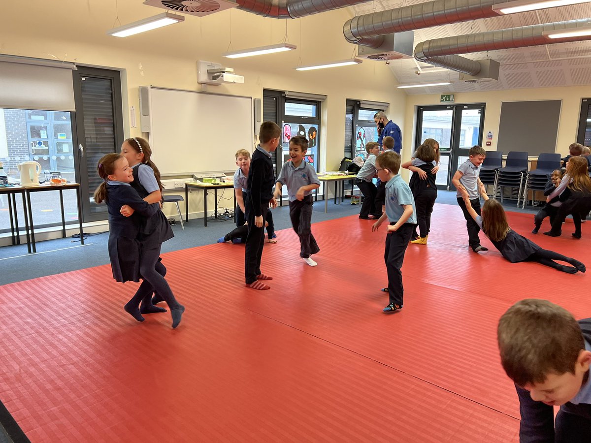 MissA_Azam's tweet photo. Judo taster session this week went really well @ActiveS_Bgate @SimpsonPrimary https://t.co/qQjZAkdglg