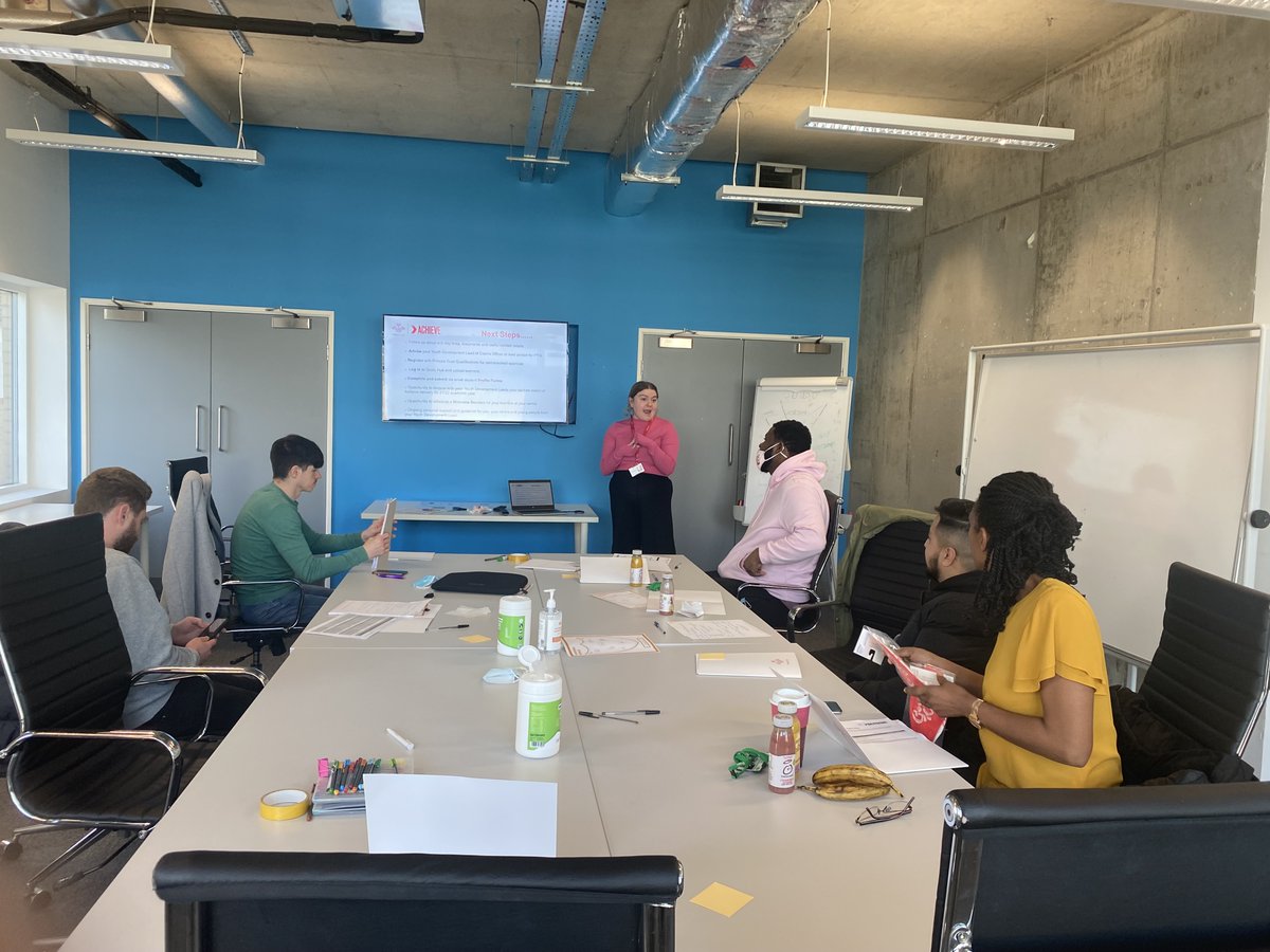 Eko_Pathways's tweet photo. Staff from Farrah Class attending the @PrincesTrust Achieve Advisor training delivered by the amazing Alice! #paperchainchallenge https://t.co/nV2t6ih2PZ