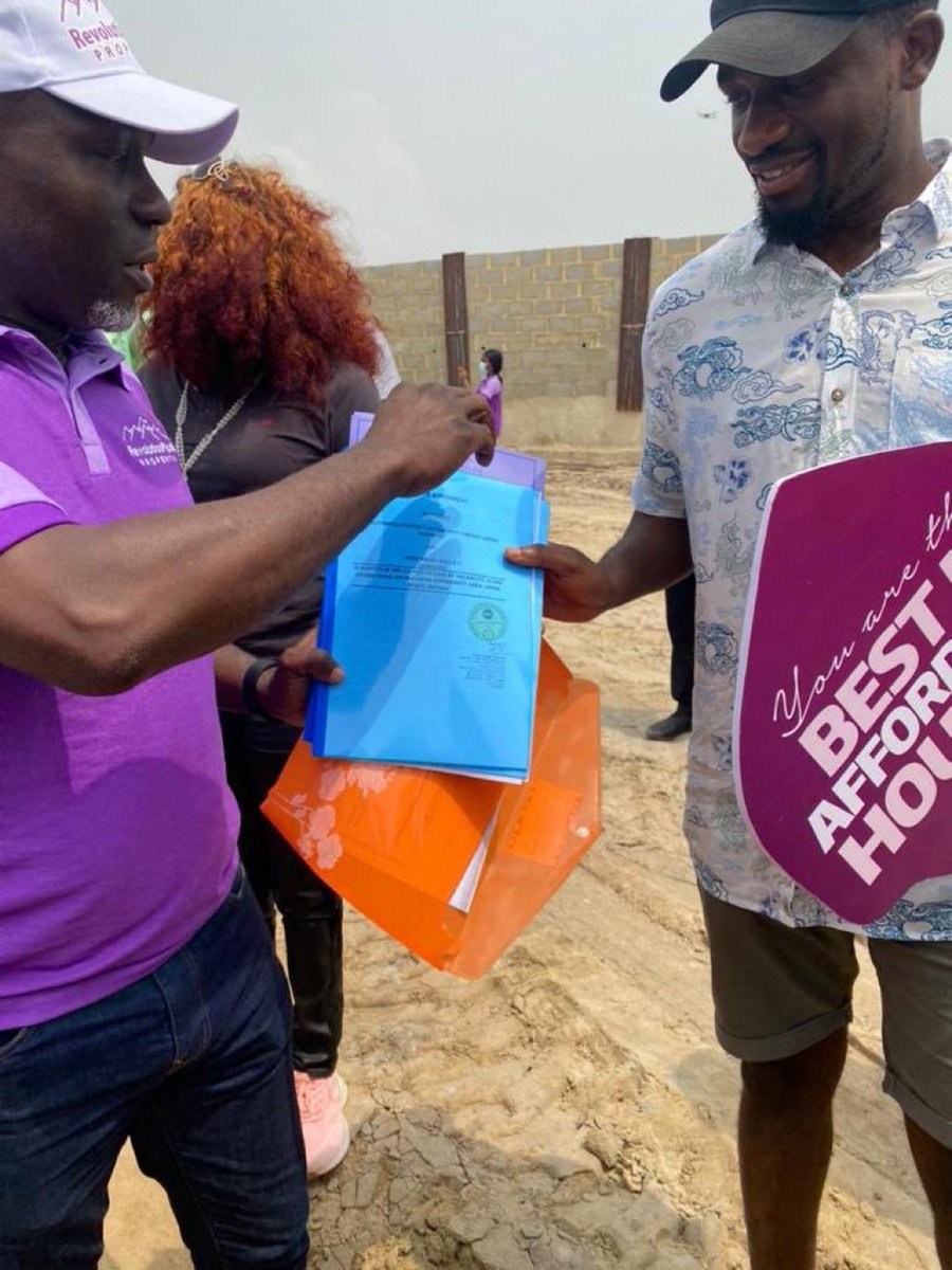 omomulika's tweet image. Who would have thought Bamidele and Tolu Onalaja would handle the situation this well, the  real estate business is easy to them. 

 #revolutionplusproperty