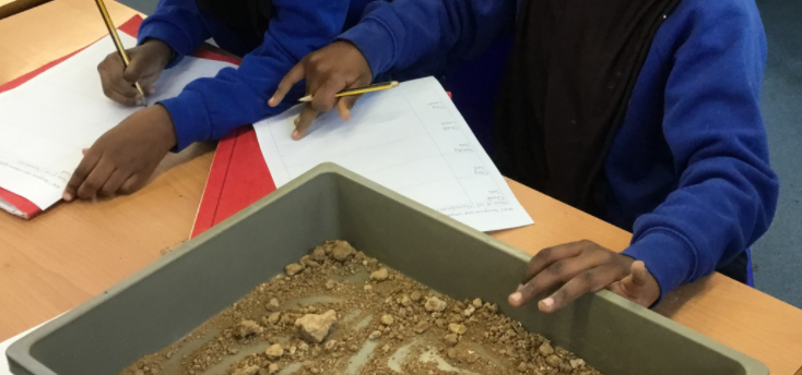 easton_academy's tweet photo. Exploring, investigating, discovering. A snapshot of science at Easton this week @DBAT_UK  #primary #STEM https://t.co/ex2VjQkqQj