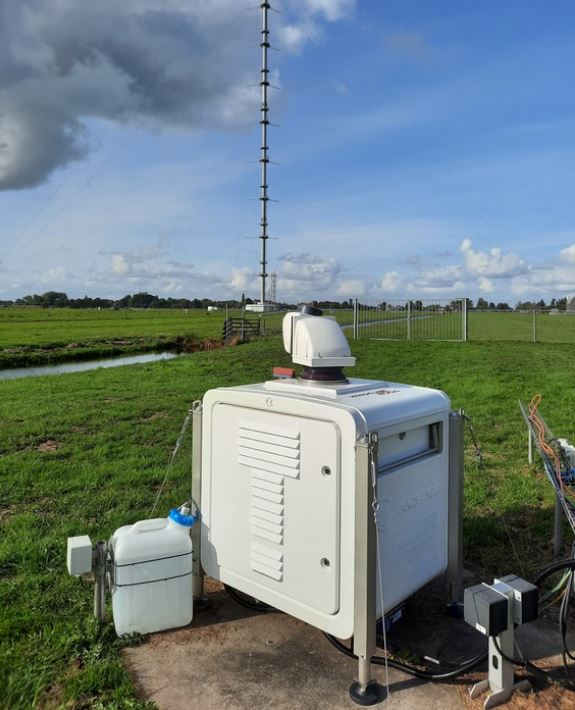Voor #windmetingen, hoogtes 100 tot 1000 meter, maakt #KNMI gebruik van een nieuw meetinstrument vergelijkbaar met een radar, maar dan met laserlicht. De zgn Doppler wind lidars. Storm Corrie te zien in metingen in de bovenlucht, vanaf meetlocatie Cabauw knmi.nl/over-het-knmi/…