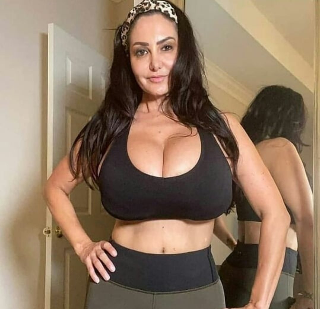 Patlamaya hazır bomba gibiyim. Bana çakmak lazım 🔥😍❤️