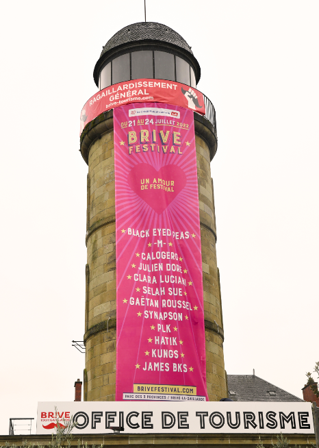 ❤️On déclare notre flamme géante de 11 mètres avec cette affiche déployée sur le phare de Brive ! Billets à un 𝐭𝐚𝐫𝐢𝐟 unique de 𝟑𝟗 € (au lieu de 49€ / quantité limitée) code promo 1AMOUR2FESTIVAL #brivefestival #stvalentin 👉 brivefestival.com/informations-b…  <a href="/gaillard100/">Brive 100%Gaillarde</a>