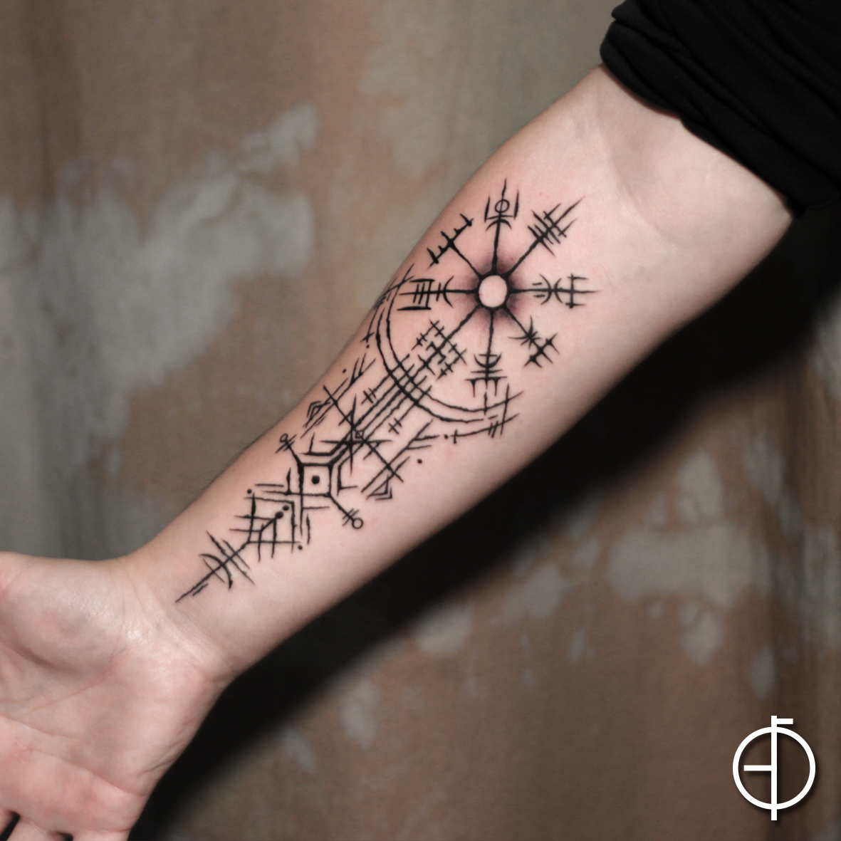 ozy_tattoo on X: "Vegvisir (viking pusulası) #vegvisir #vegvisirtattoo #ozytattoo #tattoo #vscocam #vsco #blacktattoo #tattoooftheday #dovmemodelleri #draw #dovme #dotworktattoo #dotwork #drawing #blackandwhite #tattooworkers #sketch #geometrictattoo ...