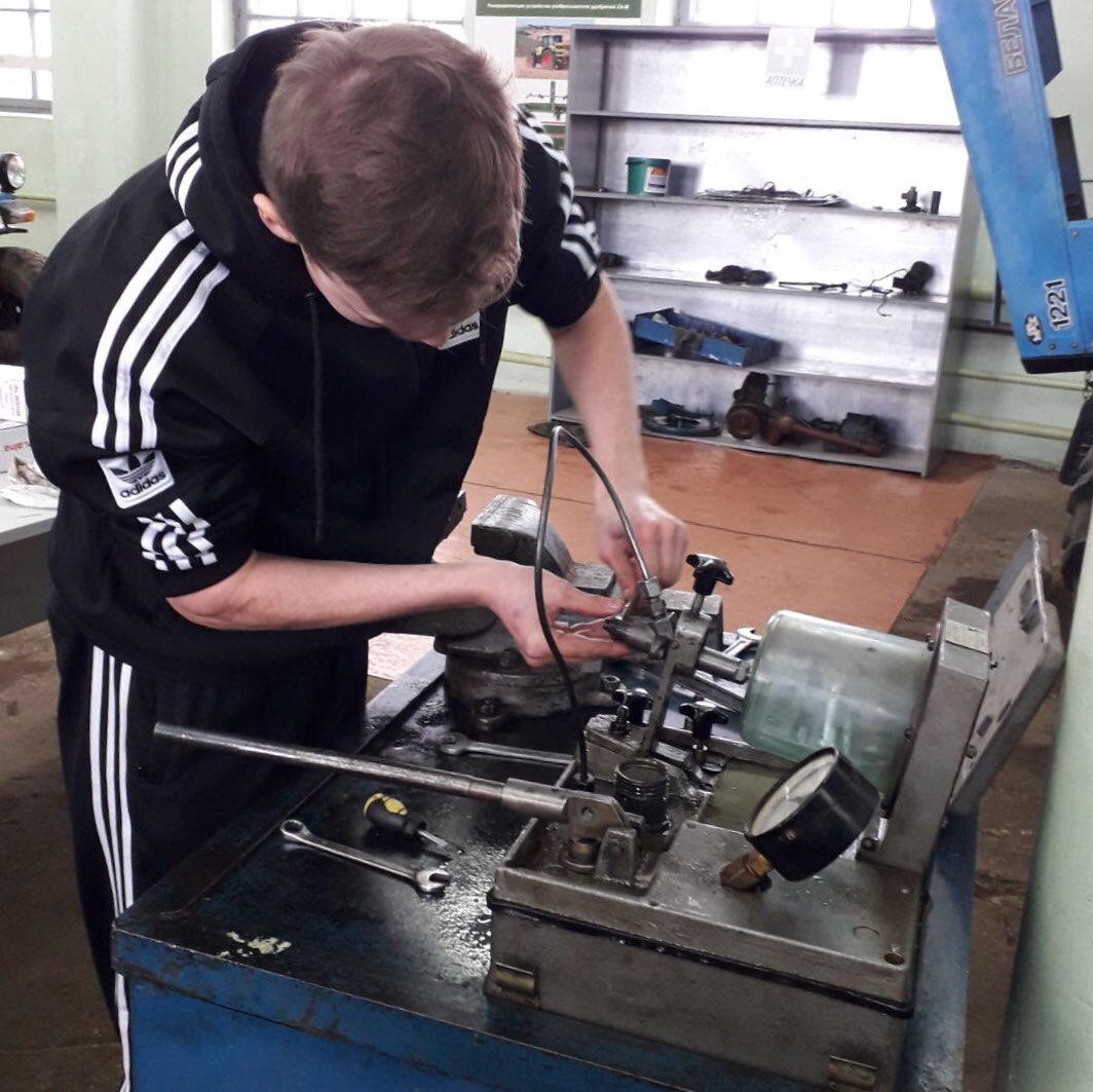 4 февраля в Кинель-Черкасском СХТ в рамках недели предмета по ПМ 03 Техническое обслуживание и ремонт сельскохозяйственной техники был проведён конкурс «Лучший по ТО и ремонту» среди студентов 33, 34 и 44 групп. Победителем стал студент 44 группы Пупков Иван. Поздравляем!!!