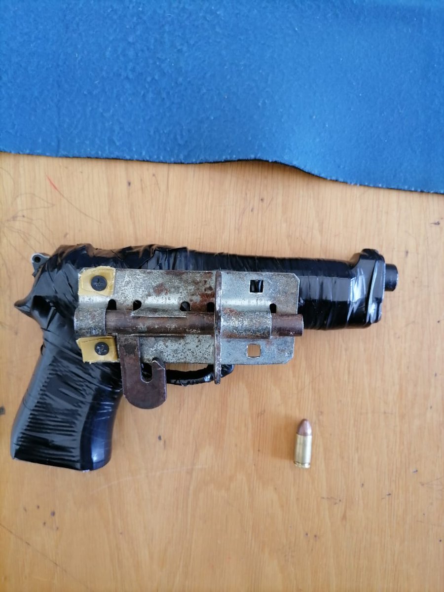 Armed suspect arrested in Hanover Park. 
Cape Town imitation firearms 🙆🏾‍♂️