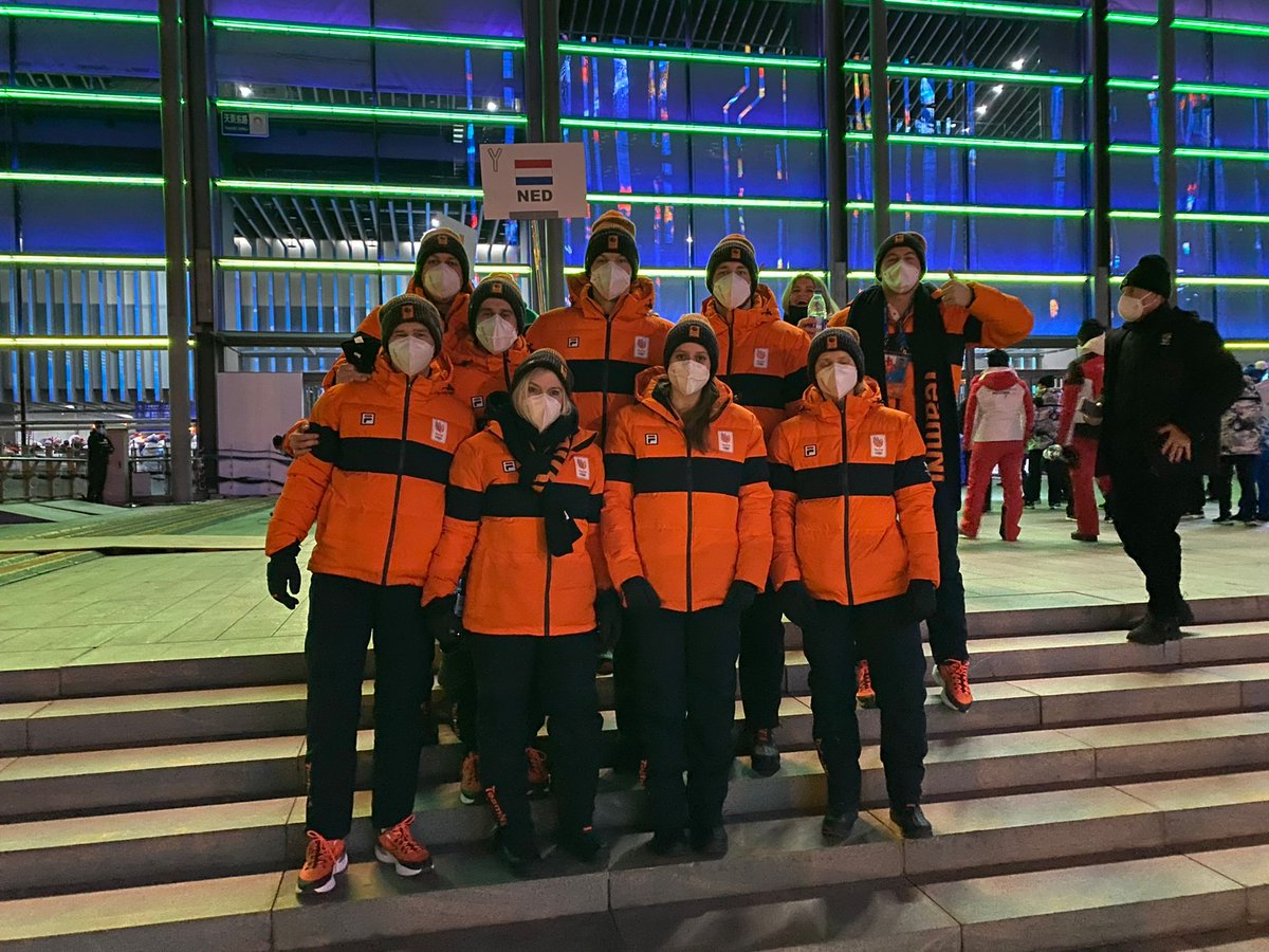 TeamNewCold's tweet image. Het team van Ivo de Bruin,@KmSleper en coaches @kristanbromley en @Skeleton_Joska waren vandaag aanwezig bij de opening van Olympische Winterspelen in Beijing. @kimberleyb0s bleef achter in het Olympisch dorp vanwege een vroege training morgenochtend. #samensterker @Dutch_Sliding