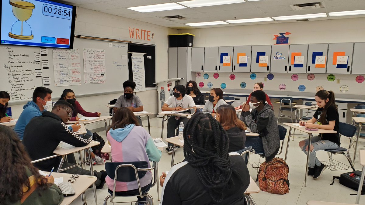 SehSeminoles's tweet photo. Southeast AVID students prove they have something to say in Miss Mays' class as they interact with one another in a Socratic Seminar. In two sessions students discuss the controversial decisions regarding their First Amendment Rights in education. #WeManatee #MeetSoutheast https://t.co/v9AsP1wF64