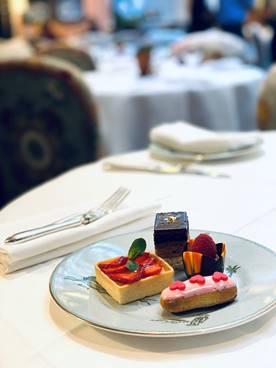Treat your loved ones this #ValentinesDay to afternoon tea in #TheWhitbyBar at The Whitby Hotel. Enjoy a glass of Joseph Perrier, Brut Rosé with a delicious selection of sweet and savoury specials. ow.ly/97aS50HJx7K @FirmdaleNY