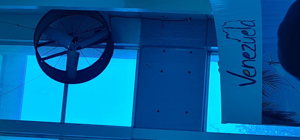 Estoy  en aeropuerto de la isla de Margarita...
Éste  es el aire acondicionado (foto tomada por mi)

#VayaVaya