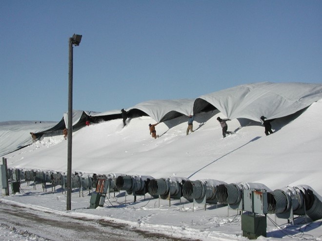 CrystalSugarCo's tweet photo. This is our team tarping and insulating at a pile location. Our 3.5 million tons of ventilated sugarbeets have the recent cold weather working in their favor, and helping us offset some of the impacts from longer storage we faced during the warm weather in fall. https://t.co/u4bjxmBeVS
