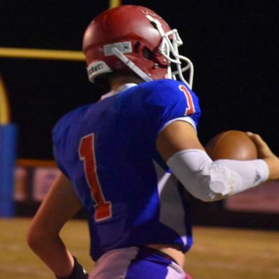 Wabaunsee multi-sport standout Cade Oliver is having a big year.
This winter, he’s averaging 14.3 PPG, 6 RPG, 2 APG for the 10-3 Chargers. 
At QB last fall, he passed for 1927 yds/26 TDs and rushed for 200+ yards/6 scores.
The senior signed with Washburn for 🏈 yesterday.