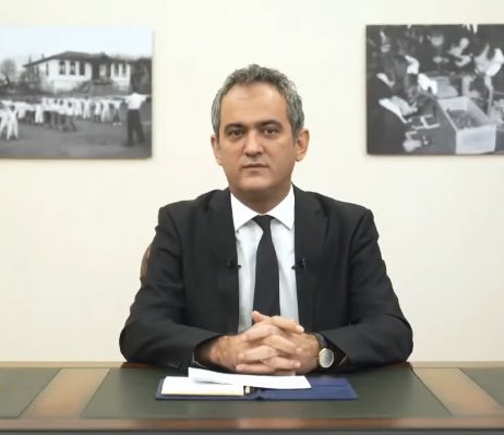 Vakalar bu kadar artmışken, 3 kuruş para için tüm öğrencilerin ve velilerin hayatını riske atmaya değer mi? #SömestrTatiliUzatılsın