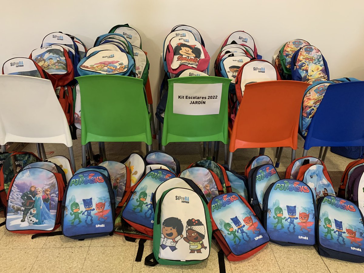 AguLecchi's tweet photo. Lxs únicxs privilegiados👶👦🙋🏽‍♂️🙋🏽‍♀️💚

Jornada de armado de kits escolares en el @sipreba para les #SiPreBitas https://t.co/QPDEsjv86r