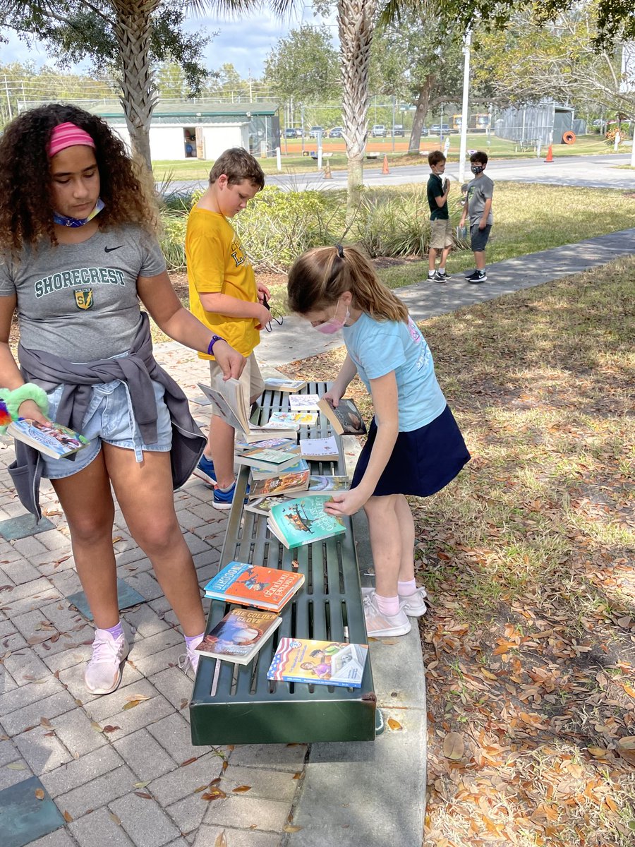 First annual book swap for #5thgraders ⁦<a href="/Shorecrest/">Shorecrest</a>⁩ followed by DEAR time. Fun Grand Finale of Literacy Week. 📚📚📚📚📚