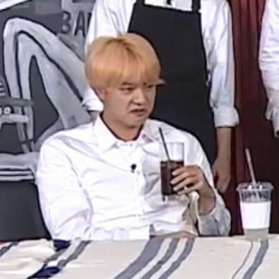 7purple_V's tweet photo. Seokjin sendo a pessoa mais aleatória e engraçada; a thread https://t.co/Tcx2MMNGeh