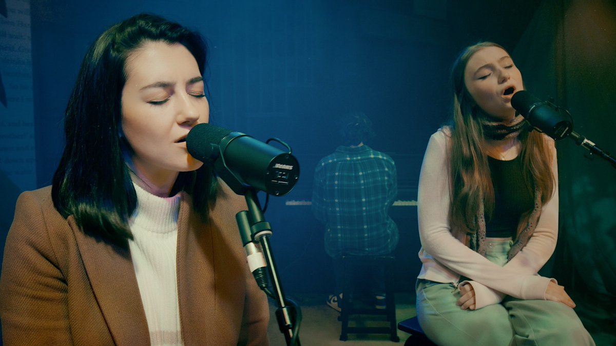 HannahTrigwell's tweet image. New live performance video coming next week!! In a winter wonderland setting. There was dry ice and everythingggg. Featuring music students from @HurtwoodHouse 👀