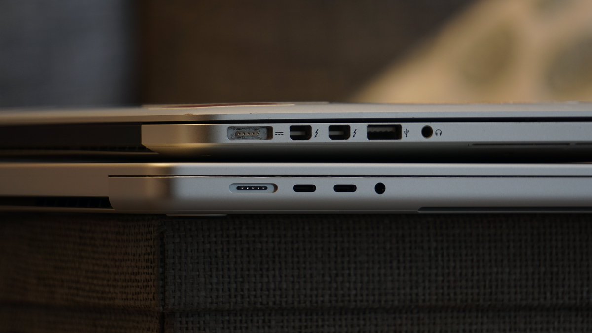 VladimirWrites's tweet photo. I somehow managed to avoid a life without MagSafe 🧲😍 and also skipped the whole TouchBar/Butterfly keyboard debacle😶 https://t.co/82QRgcLSci