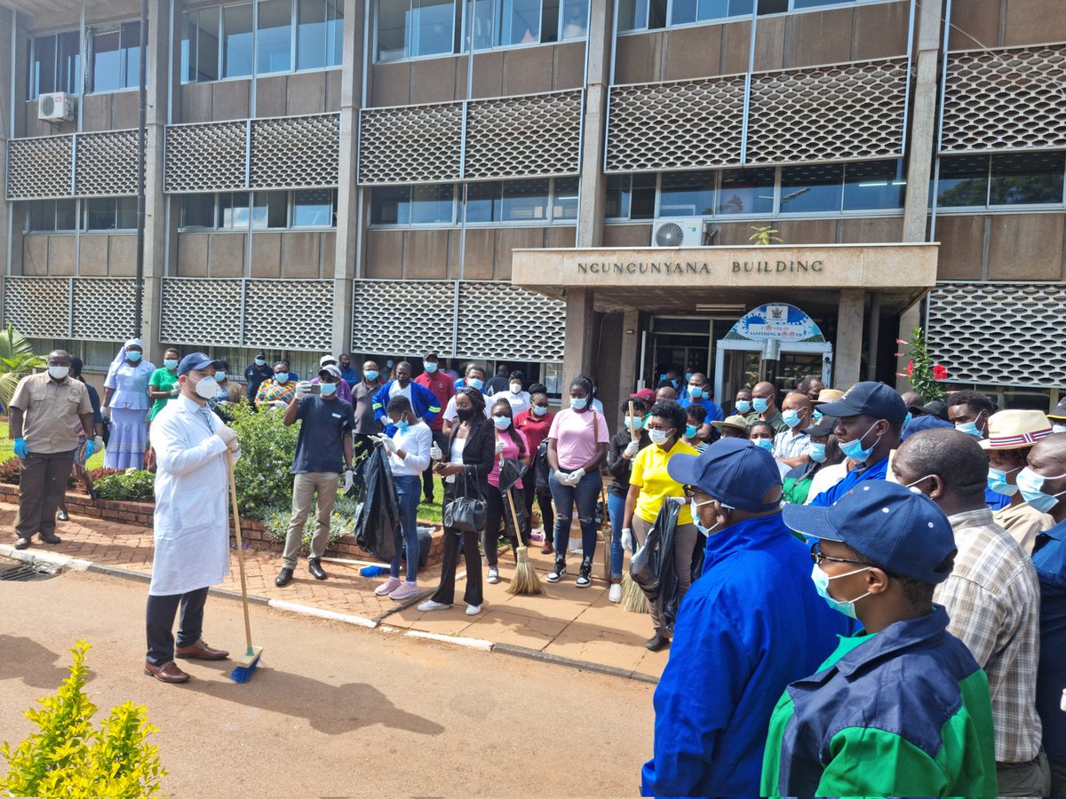 #Charitybeginsathome
#Leadingbyexample
Clean Up Campaign at 1 Borrowdale Road Ngungunyana Building Harare led by Hon V Haritatos.
<a href="/basera_john/">John Basera</a> 
<a href="/VPHaritatos/">Hon. Vangelis Peter Haritatos</a> 
<a href="/EMAeep/">E.M.A</a>