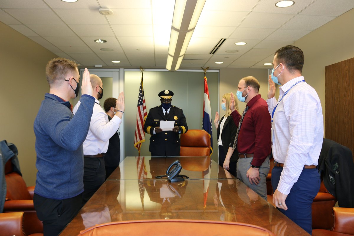 SLMPD's tweet photo. This morning, six officers returned to our Department from other agencies and were sworn in during a Retread ceremony. We are happy and grateful to have them back with our Department! #SLMPDStrong #SLMPDFamily https://t.co/xphtUcKZ3b