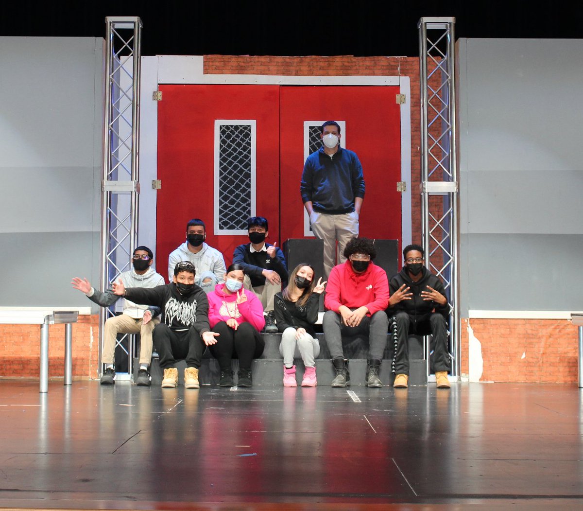 schools_essex's tweet photo. Mr. Kovaleski’s 11th &amp; 12th grade Carpenters construct &amp; assemble the Payne Tech school musical set. These talented students are applying their craft to Work-Based Learning (WBL) opportunities right in school. Up next, perhaps a lucrative career with #IATSELocal21 🔨🎬🪚👷🏽‍♂️ https://t.co/CJungH5Wtt