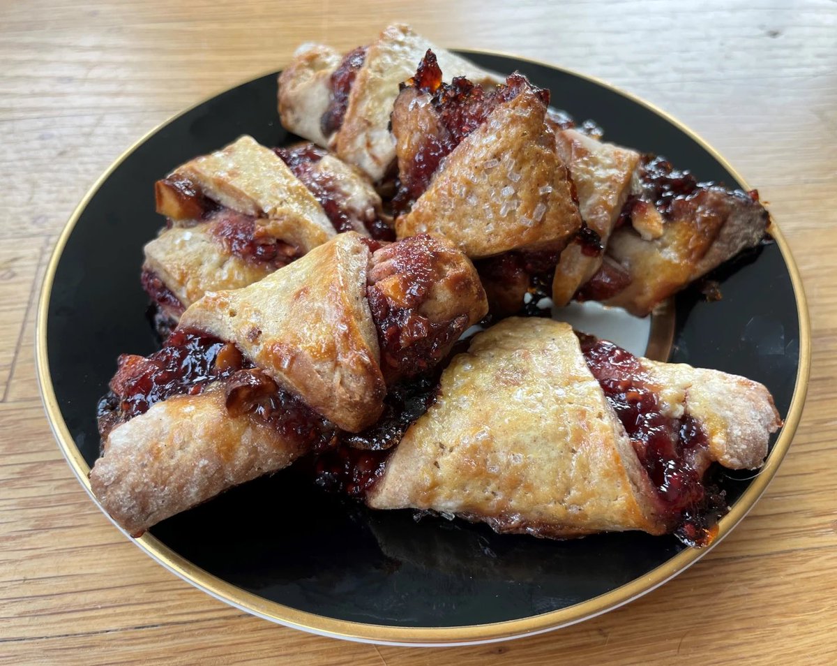 Ugly_Desserts's tweet photo. Ugly Dessert for Today#Raspberry Rugelach! You can make these in any flavor you want but I chose raspberry because I like raspberry and I already had it in my house. https://t.co/HsuZa5cw08 #ugly_desserts #uglydesserts #sfbaker #rugelach #raspberryrugelach #rugelachrecipe #bake https://t.co/kSRw7dkern
