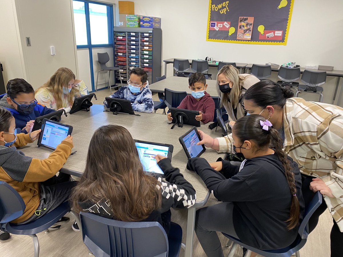 JoshRegerAP's tweet image. Morning GATE club at Marshall! GATE club facilitators Ryan Gutierrez and Tara Lange supporting our students as they work on coding in our STEM lab!