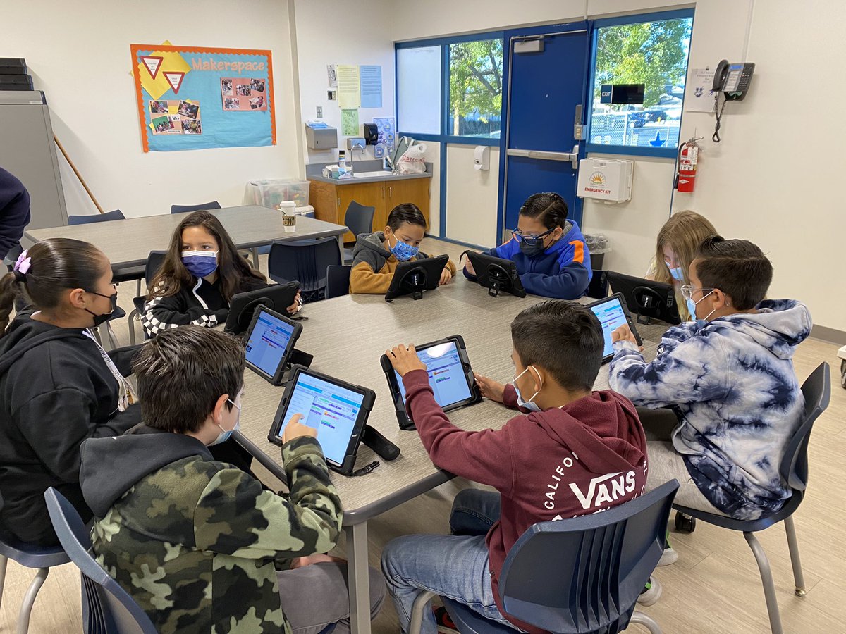 JoshRegerAP's tweet image. Morning GATE club at Marshall! GATE club facilitators Ryan Gutierrez and Tara Lange supporting our students as they work on coding in our STEM lab!