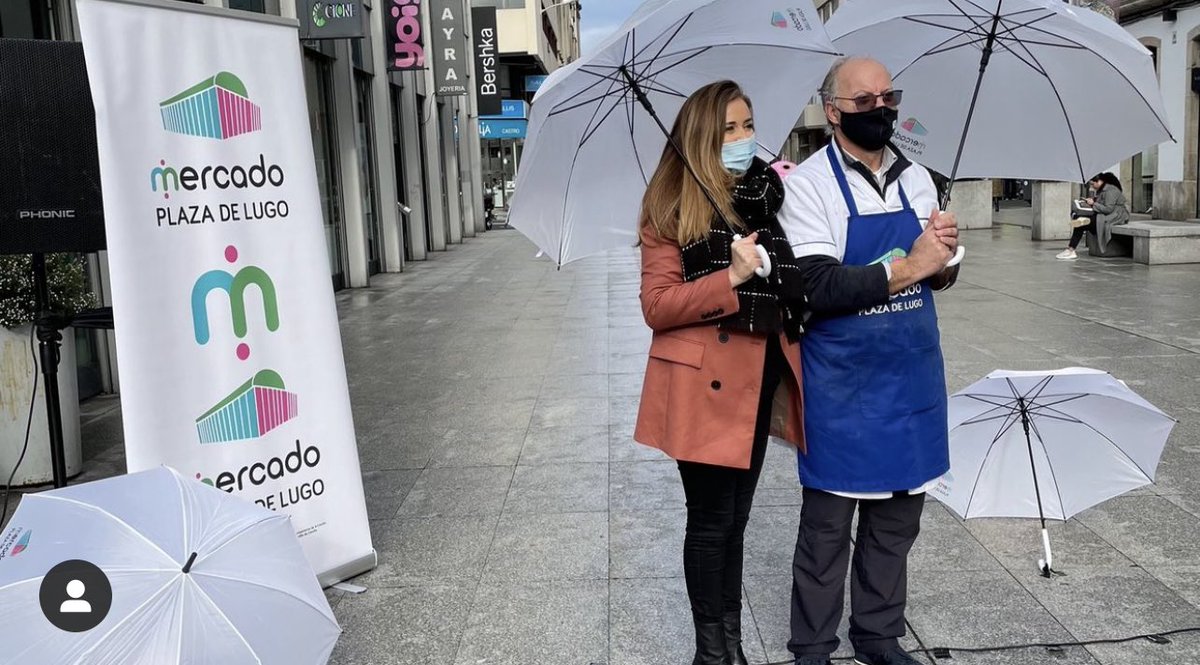 Diana Cabanas on Twitter: "☂️ ☂️ Presentación de la campaña #mójateporelcomerciolocal en el #mercadoplazadelugo. Mañana, sábado de febrero, repartirán 400 paraguas entre sus clientes para que la lluvia no les impida