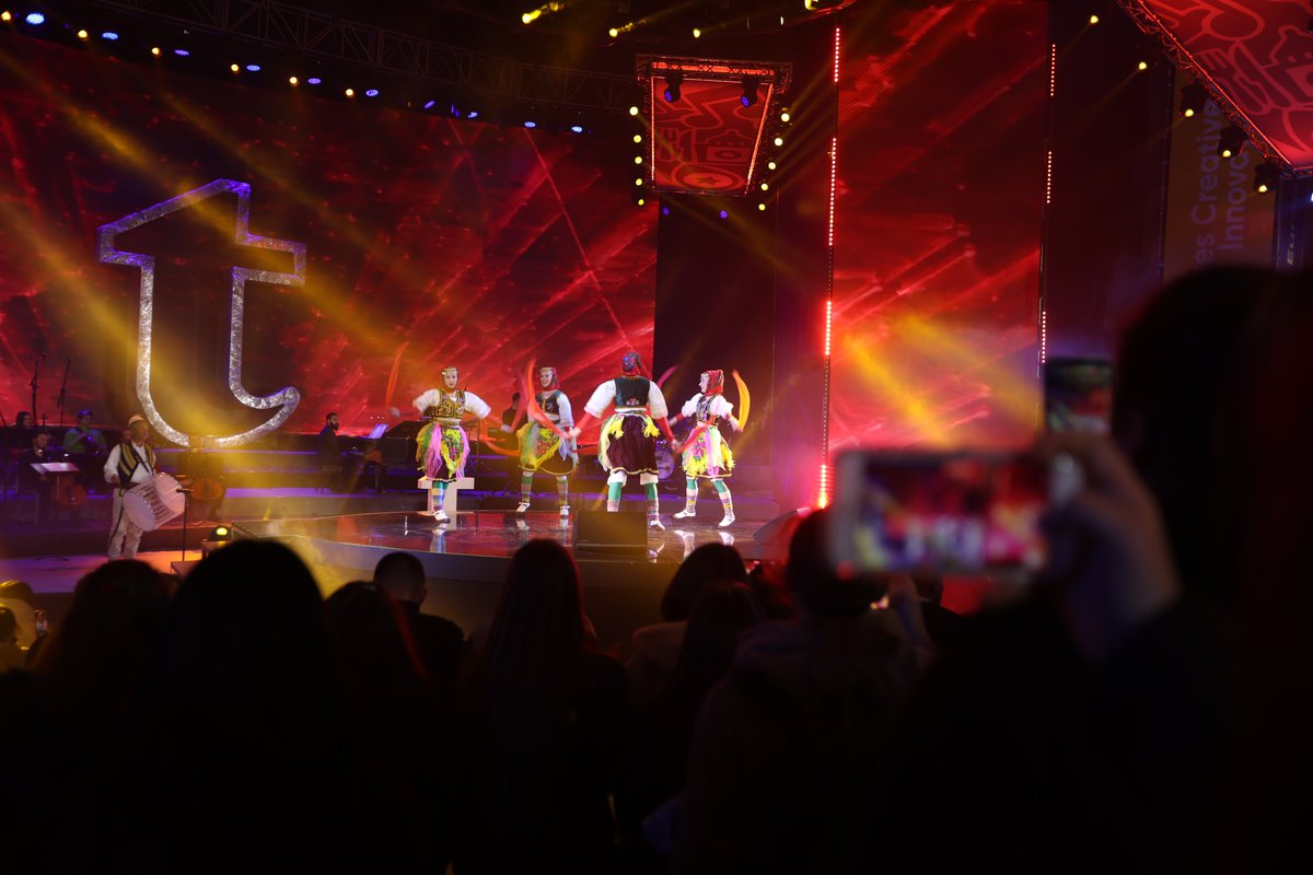 E ardhmja i përket të rinjve #Youth
Besojmë fort te fuqia e tyre dhe ndaj ne si Vodafone mbështesim novacionet, programet e edukimit dhe fuqizimin e tyre.
Krenar që jemi mbështetesi kryesor i Tirana Youth Capital 2022 <a href="/tiranaeyc/">Tirana EYC 2022</a> @nyc_albania 
#TiranaEuropeanYouthCapital #EYC2022