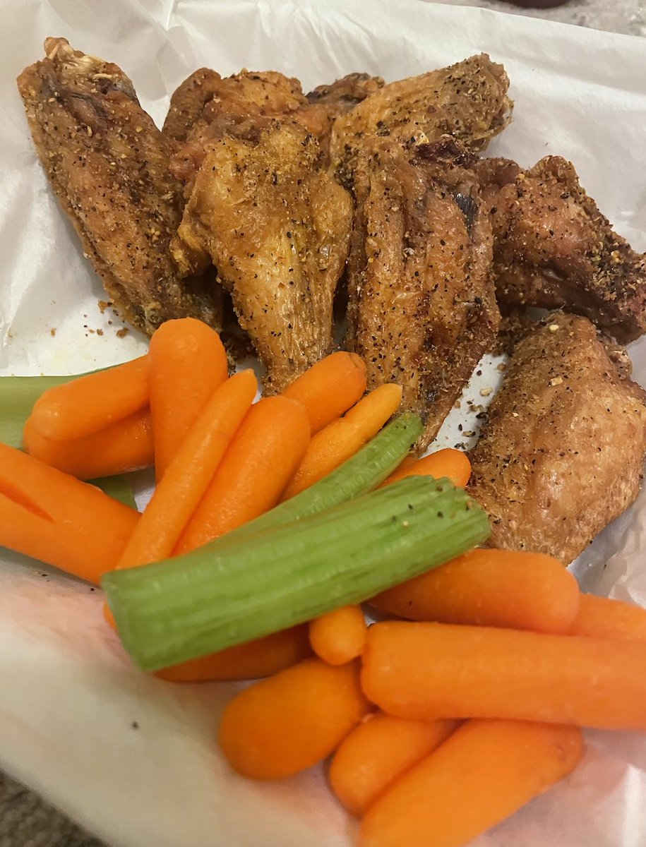 WingShackWings's tweet photo. Weekends call for treating yourself. #WingShackWings https://t.co/mppKcJKW3j