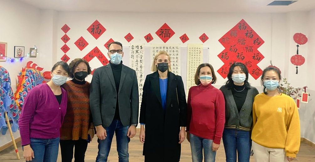 Cs__Mallorca's tweet photo. 🍊 Reunidos con la 🇨🇳Asociación China de #Baleares #Achinib para conocer más sobre su labor en #Palma
🤗 La comunidad china en #Palma es un ejemplo de integración en la vida de nuestros barrios. https://t.co/9ZECRKJIMD