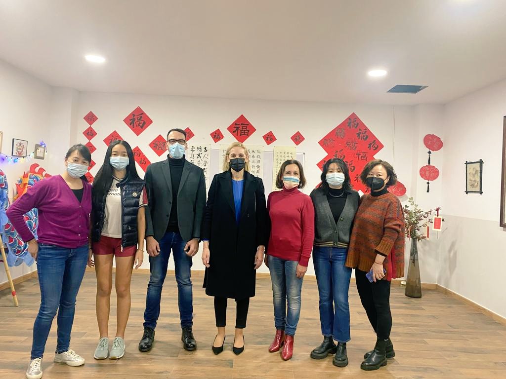 Cs__Mallorca's tweet photo. 🍊 Reunidos con la 🇨🇳Asociación China de #Baleares #Achinib para conocer más sobre su labor en #Palma
🤗 La comunidad china en #Palma es un ejemplo de integración en la vida de nuestros barrios. https://t.co/9ZECRKJIMD
