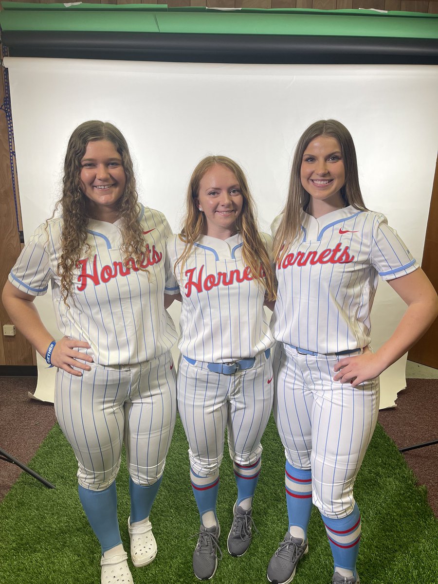 Welcoming #22, #5, and #33! These new hornets look AMAZING in their uniforms ❤️💙<a href="/CoachStockdale2/">Daniel Stockdale</a> @CoachSgro324 <a href="/CoachGregE/">Gregory Elder</a>