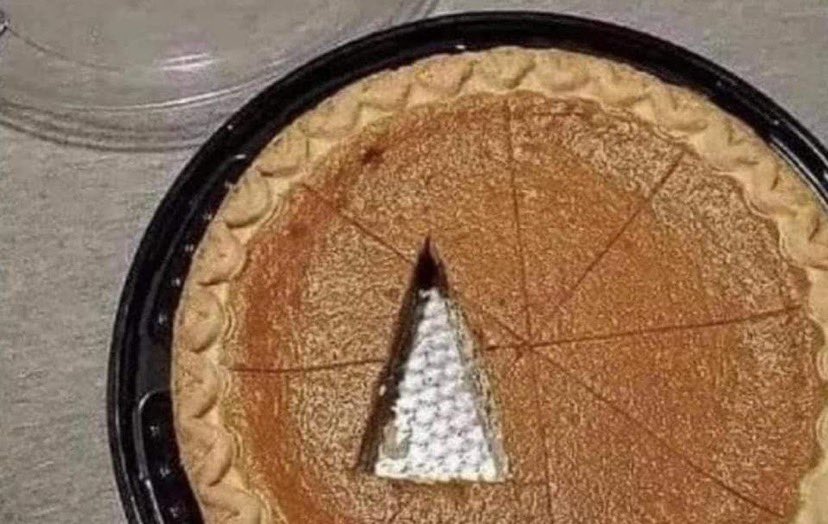 "Bu fotoğraf bireysel özgürlüğün kötüye kullanımına çok güzel bir örnektir. 

Turtadan bir dilim alan insan özgürce kendi payını almıştır.

Ve evet doğrudur hakkından fazlasını almamıştır belki

Ama kendi payını alırken diğerlerinin kendi paylarını almalarını zorlaştırmıştır.
+++