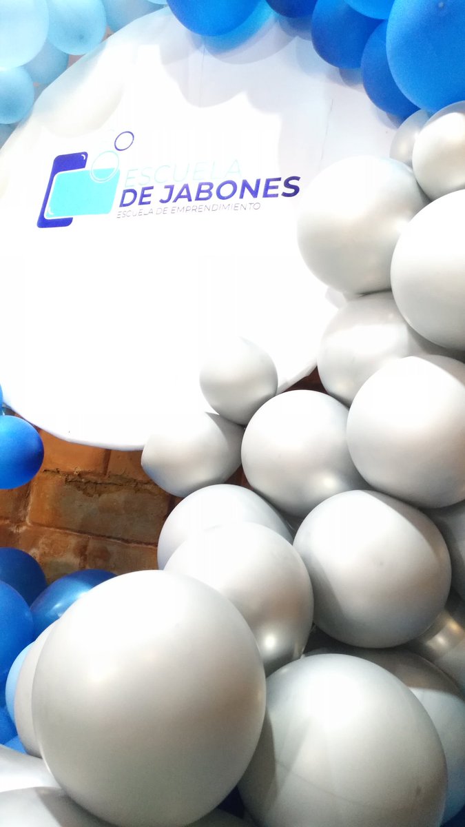 AlincaVzla's tweet photo. ¡Hoy le dimos la bienvenida a un nuevo proyecto! Realizamos la apertura de la Escuela de emprendimiento comunitario de jabones artesanales🤝

Junto a nuestros aliados de Bio limpio la comunidad de Cambalache está lista para aprender y emprender de manera sustentable https://t.co/8RlIzazPPx